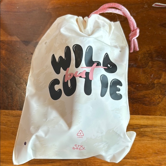 Authentic CRYBABY POPMART - Picture 5 of 8